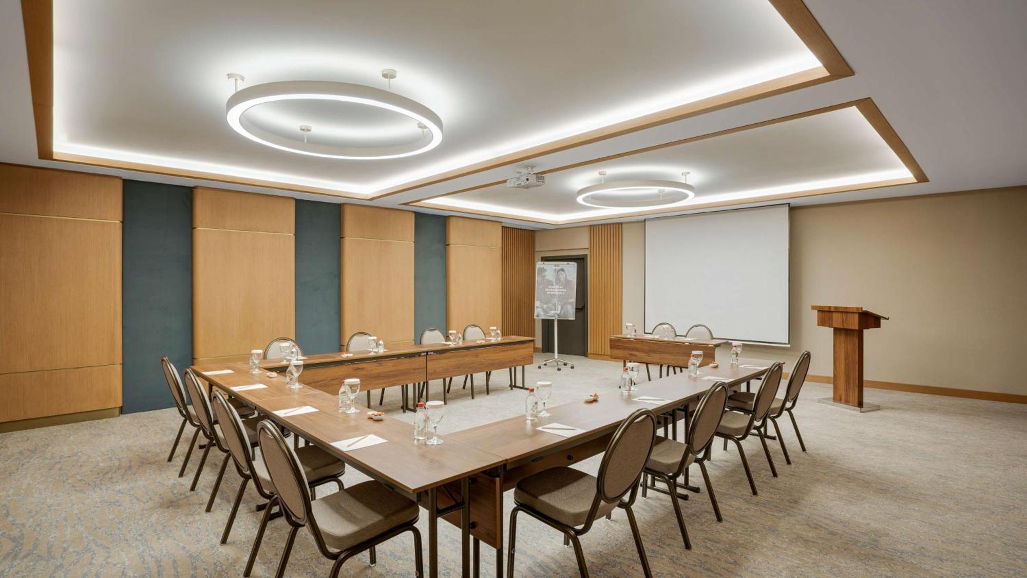 Radisson Hotel Istanbul Merter Екстериор снимка