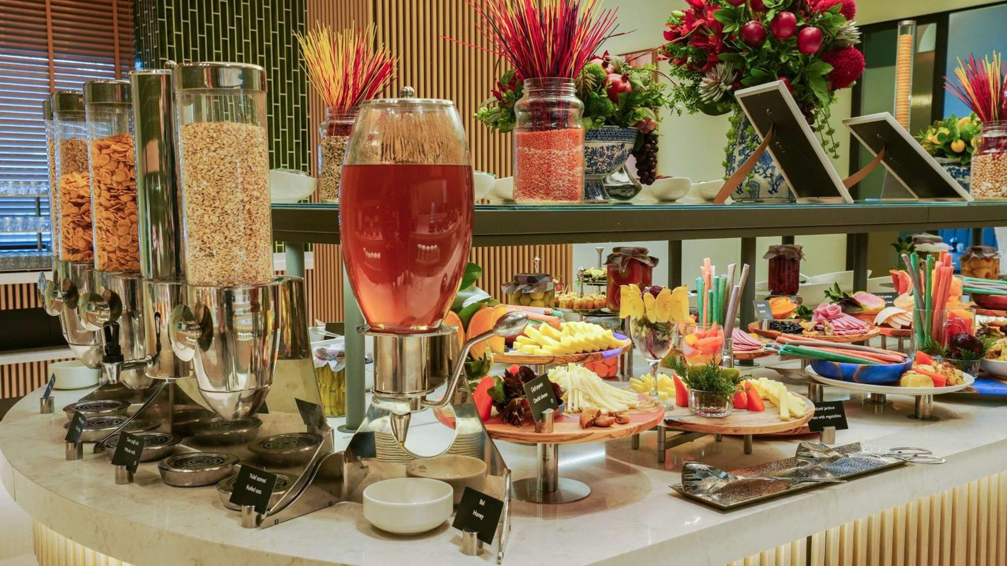 Radisson Hotel Istanbul Merter Екстериор снимка