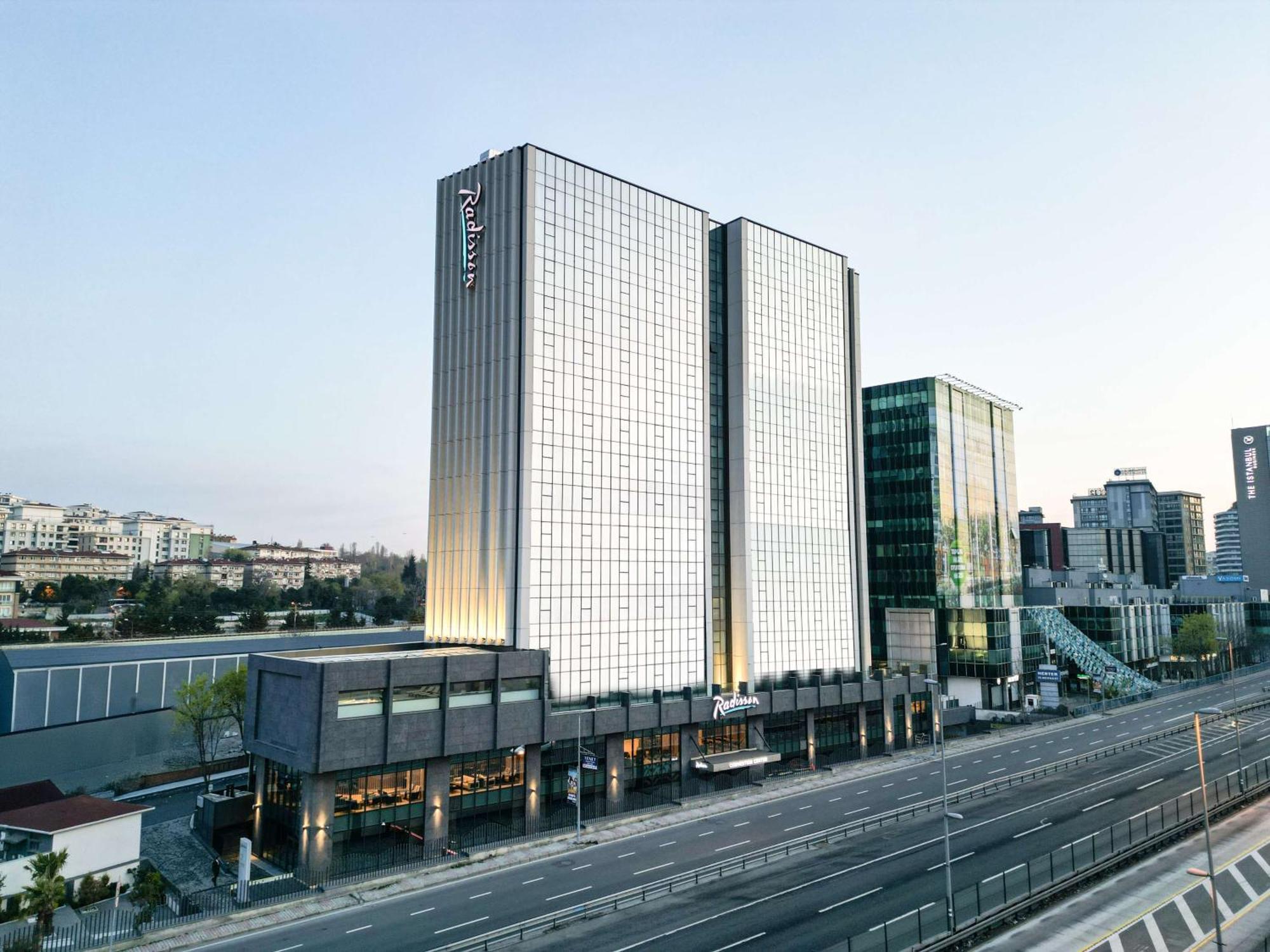 Radisson Hotel Istanbul Merter Екстериор снимка